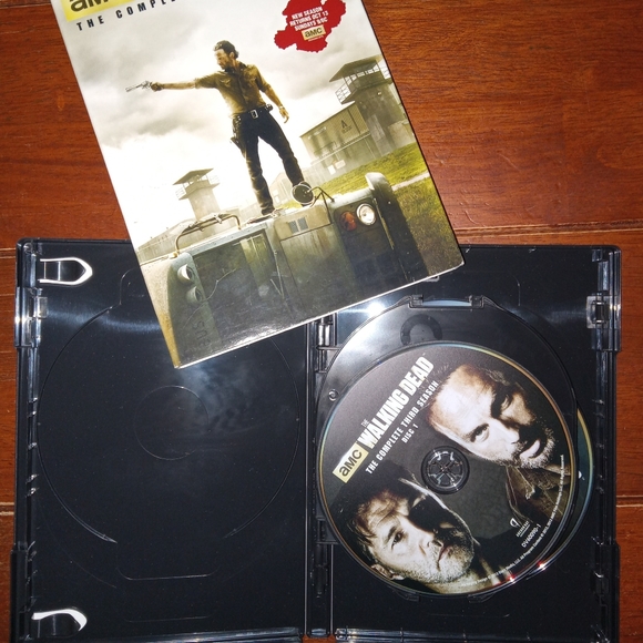 The Walking Dead 3 seasons - Picture 8 of 8